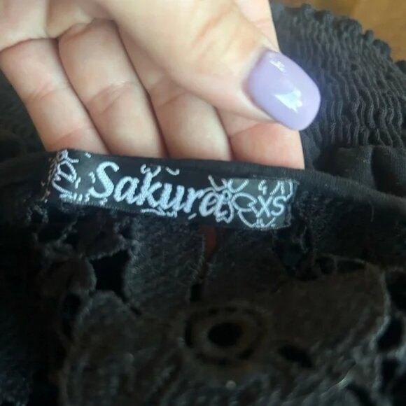 Sakura top size XS black with floral mesh around the shoulder and collar - Picture 9 of 9